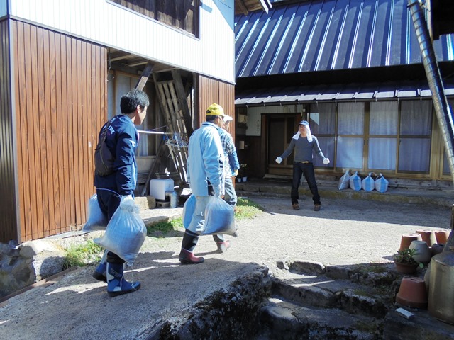 堆肥配布作業の様子その２