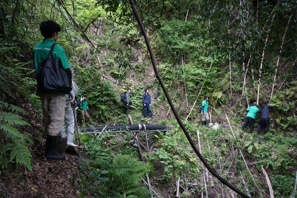 山腹水路の泥上げその3