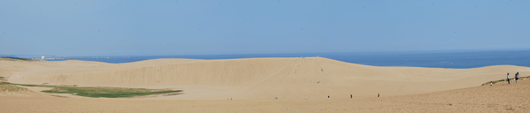 「馬の背」の風景－空と海と砂のコントラストが鮮やかです