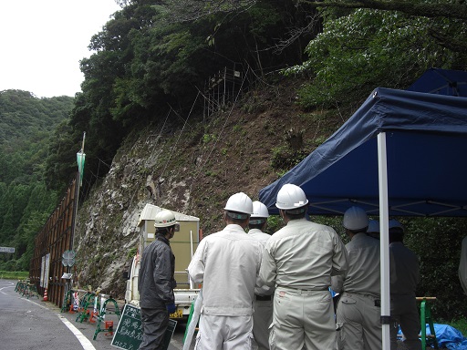 落石対策工事現場